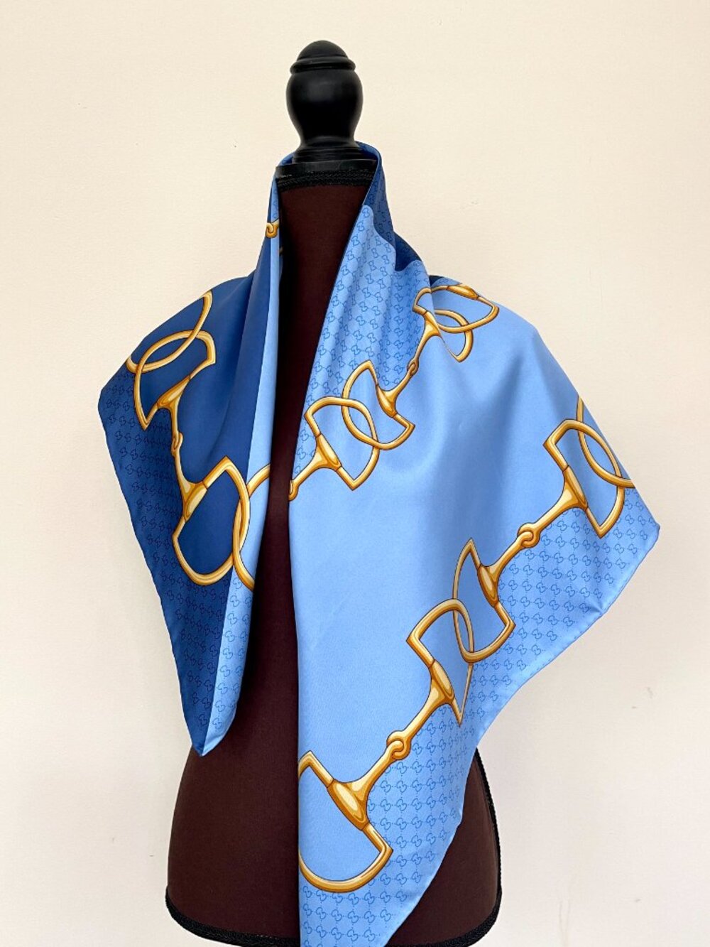 Display #4 Gucci Equestrian Horsebit Blue with Gold Silk Scarf - Picture 5 of 14